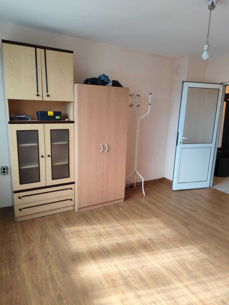 Дава се под наем Едностаен апартамент в Русе, Център - 45 кв.м за 255 € - Снимка #3