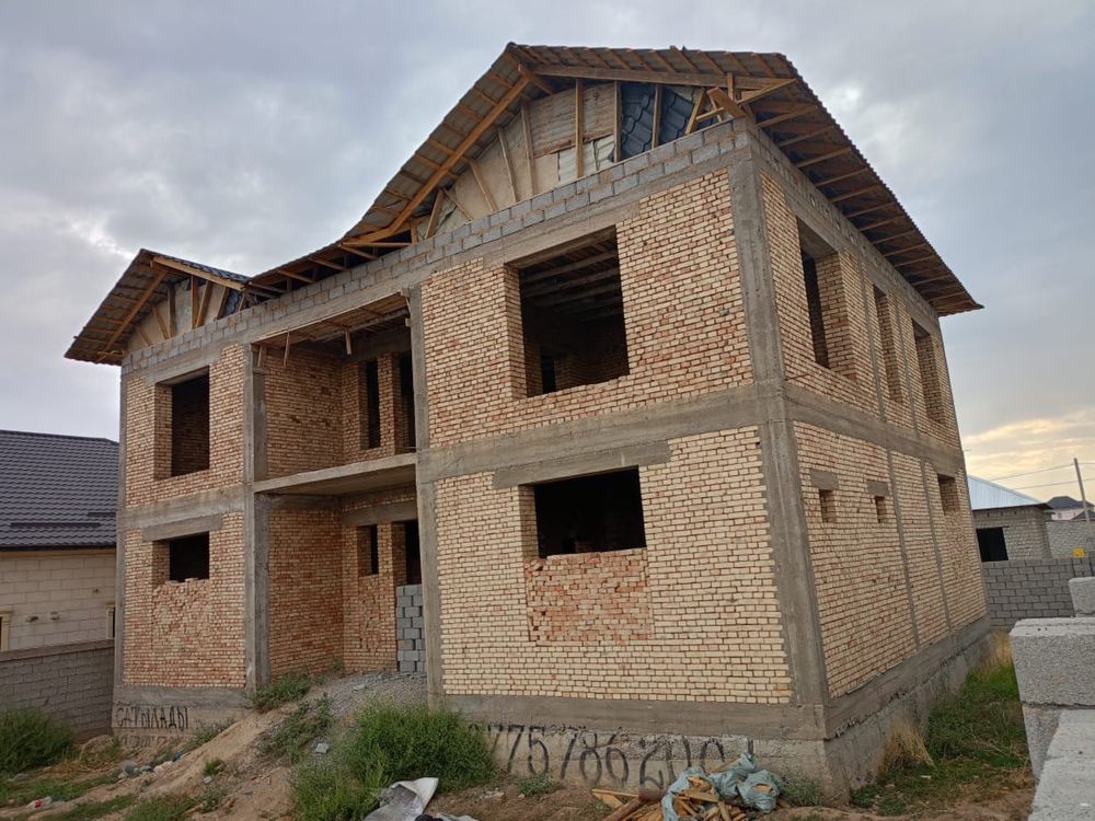 Продам двух этажный дом