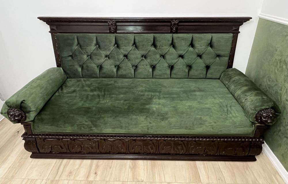 Canapea sculptată capete de leu, tapiterie catifea verde