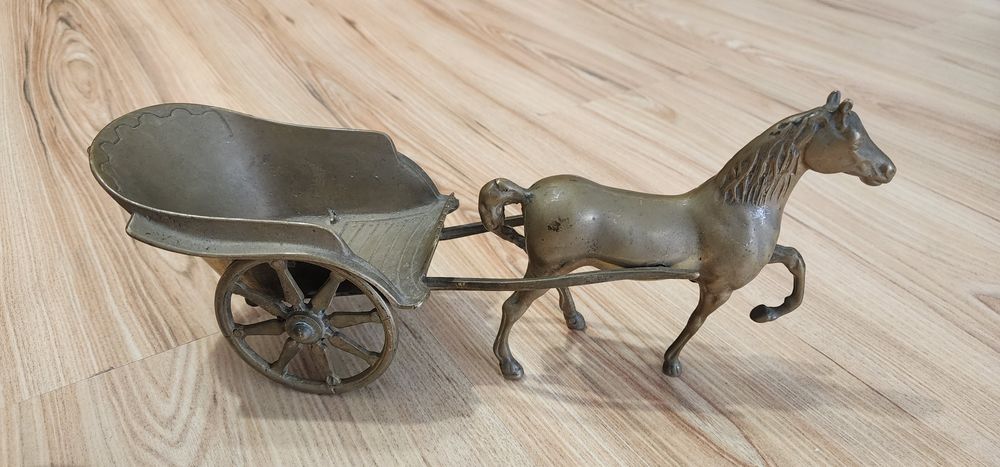 Figurina bronz ( patinat) trasura cu cal - 2 buc