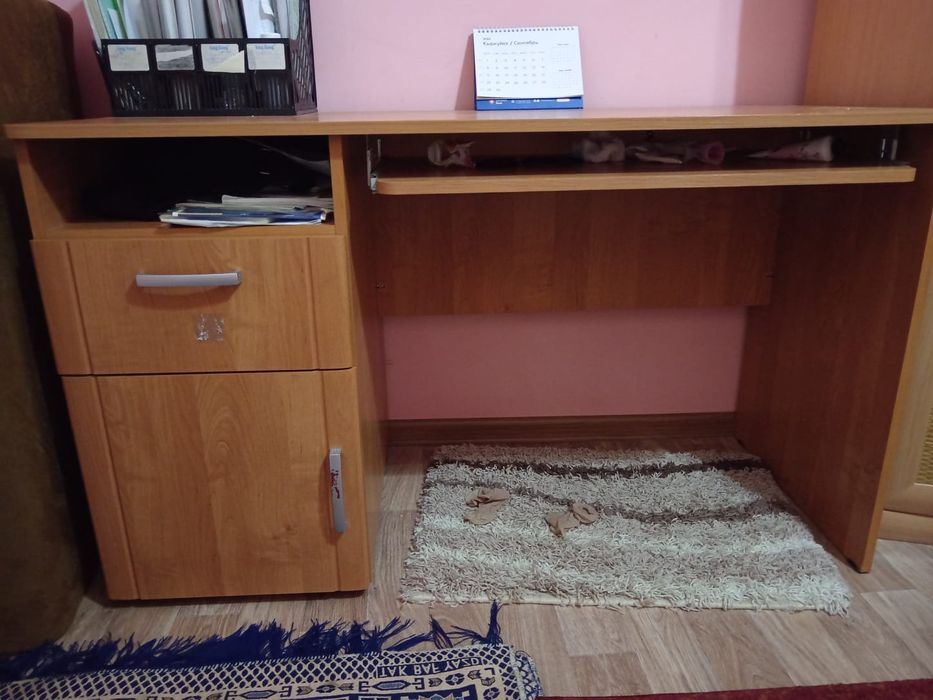 Продаётся писменный стол