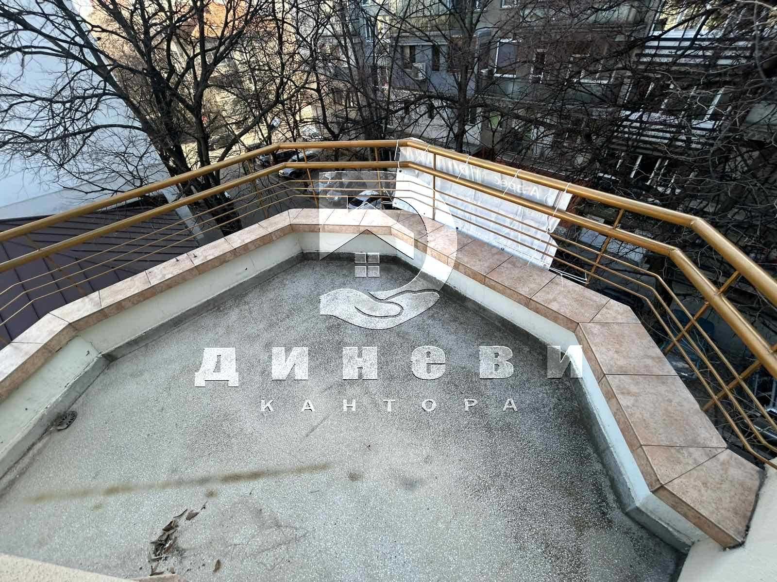 Обзаведен мезонет в идеален център