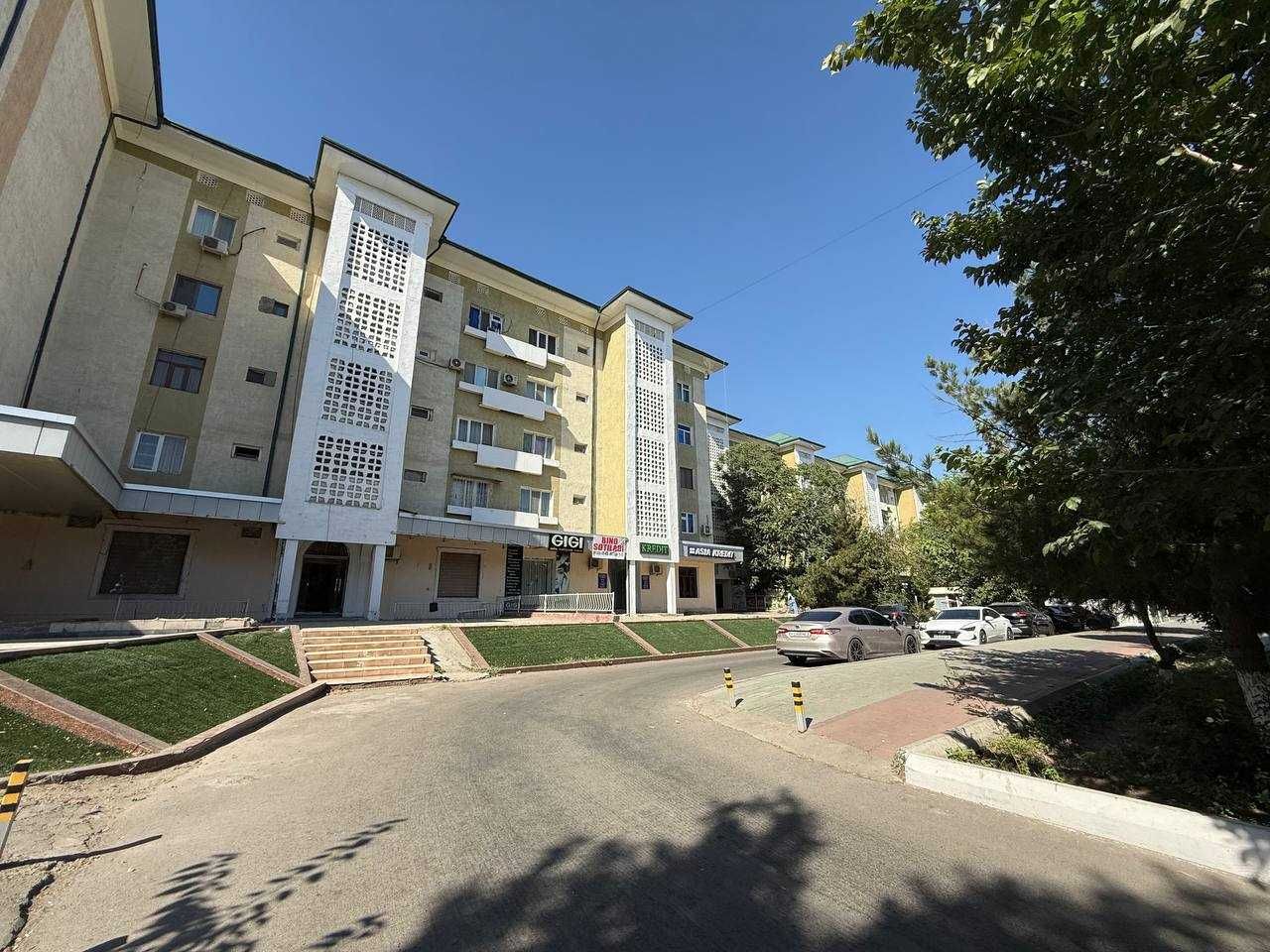 SHAHAR MARKAZIDAN NOTURAR 125 m2 + 240 m2 sotiladi
