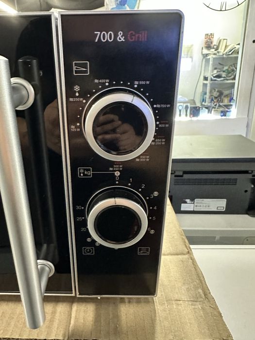 Cuptor cu microunde cu funcție de grill Severin MW 7771