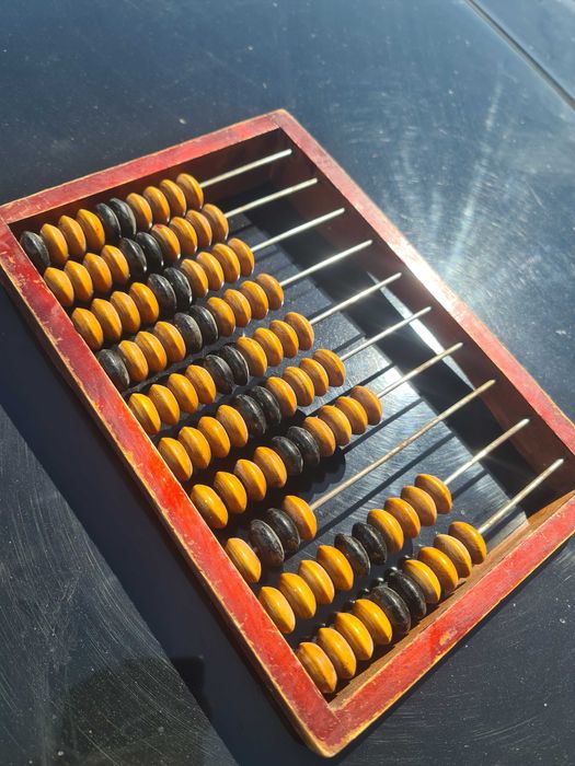 Советские бухгалтерские счеты в хорошем рабочем состоянии .