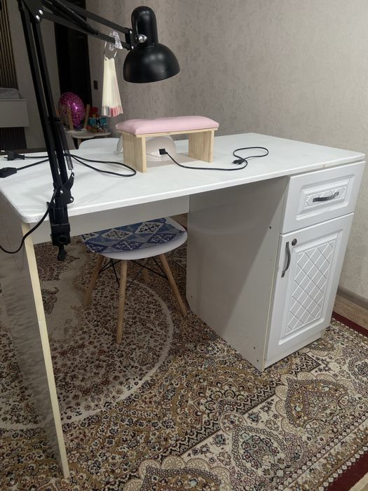 Письменный стол /маникюрный стол