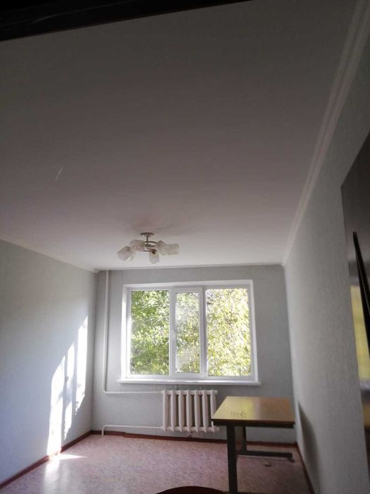 Продам двухкомнатную квартиру в центре (остановка Диана)