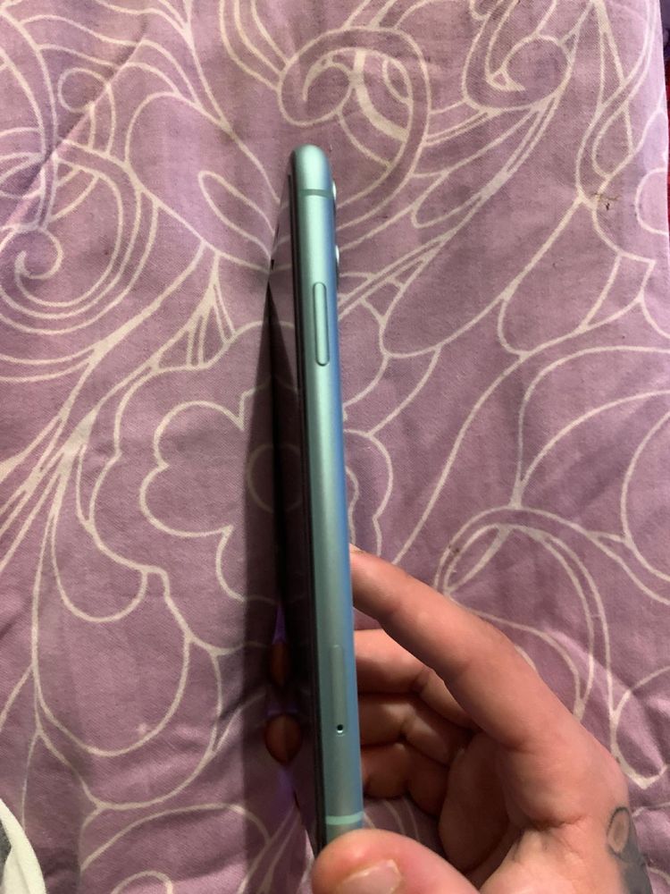 iphone 11 64g impecabil nic un fel de zgrietură