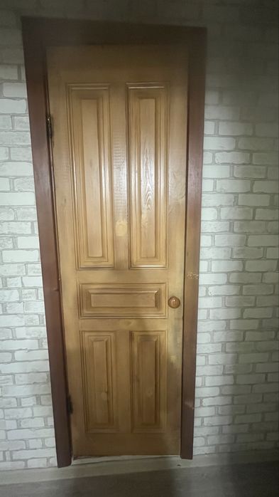 Продам межкомнатные двери деревянные