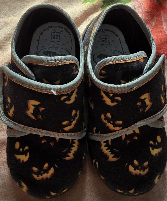 Детски пантофи подходящи за градина