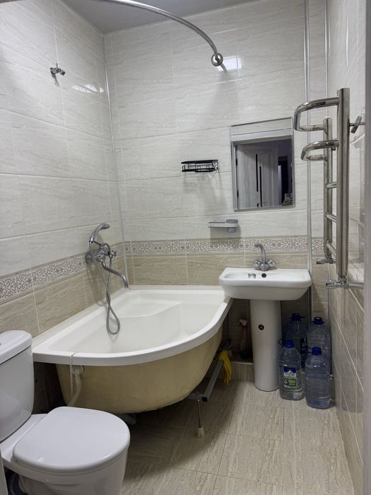 Эсо - Базар рядом Новостройка 1^2- Комнатная Сдается в аренду