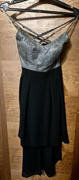 Два броя дамски рокли