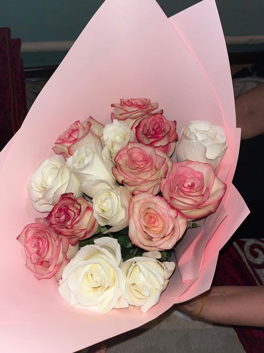 Гүл сатылады түнде алынған бағасы 10000