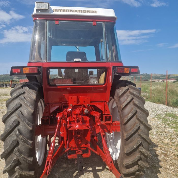 International 885