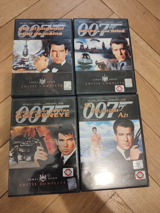 Vând dvd uri James Bond 007