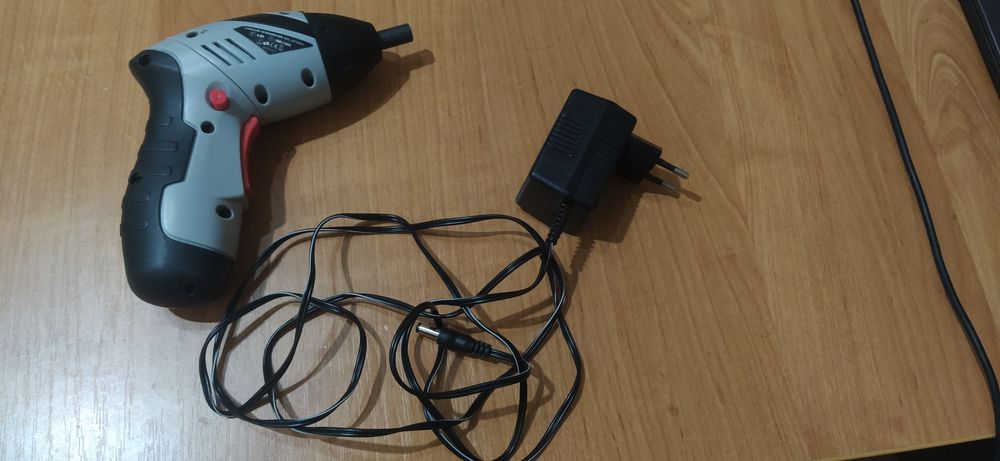 Компактный шуруповерт