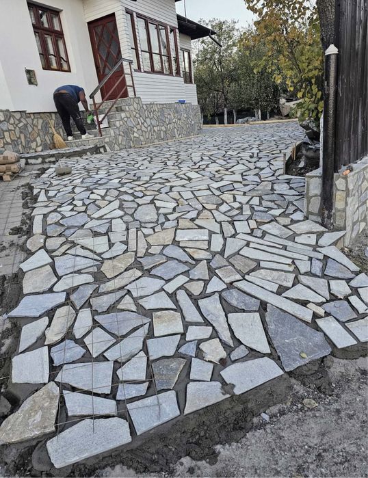 Piatră naturală de munte tranport si montaj in toata tara