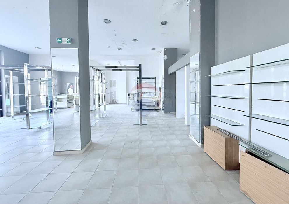 Магазин на ТОП локация до море за продажба и под наем, к.к. Златни, г