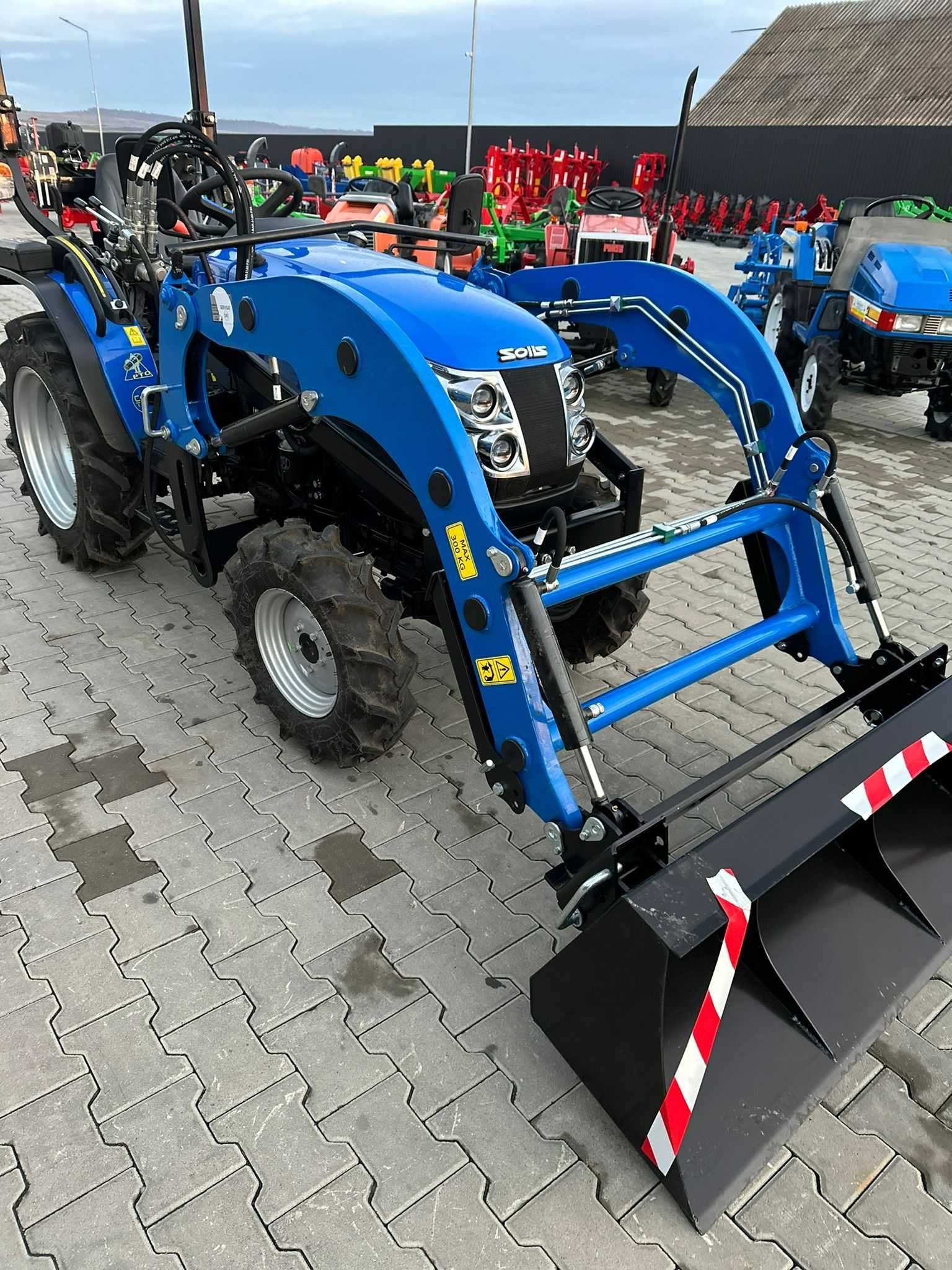 Tractor agricol SOLIS S26+ 4WD- încărcător frontal