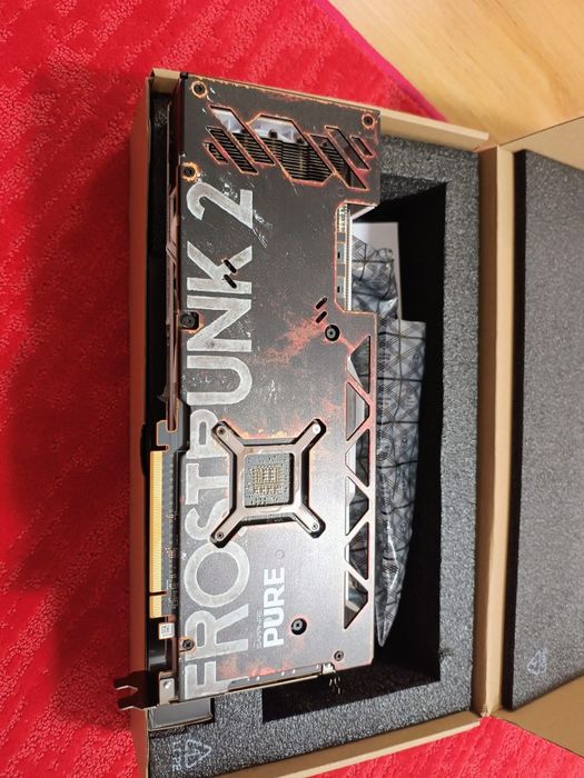 Vând RX 7700 XT 12gb DDR6 Sapphire Pure White FrostPunk