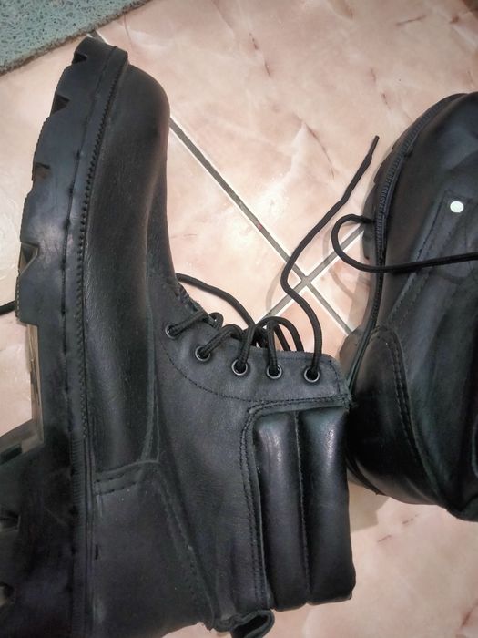 Продам ботинки рабочие 43 кожаные.