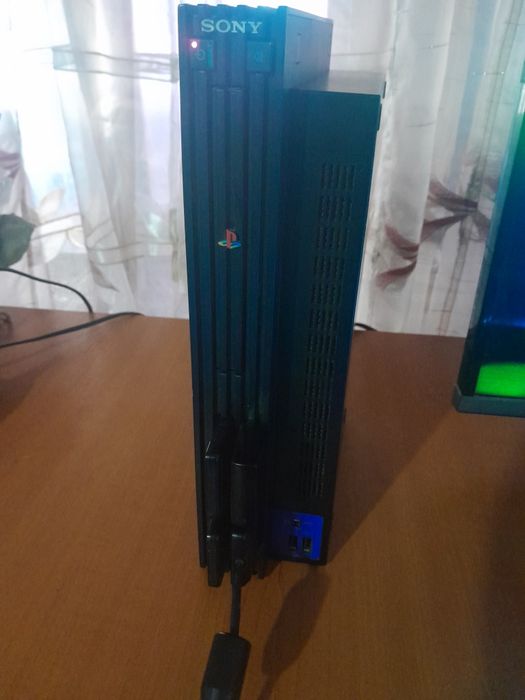 Vând PlayStation 2 + 14 jocuri