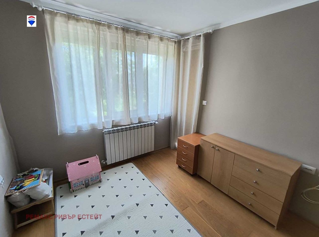 Дава се под наем Тристаен апартамент в Русе, Ялта - 67 кв.м за 408 € - Снимка #7