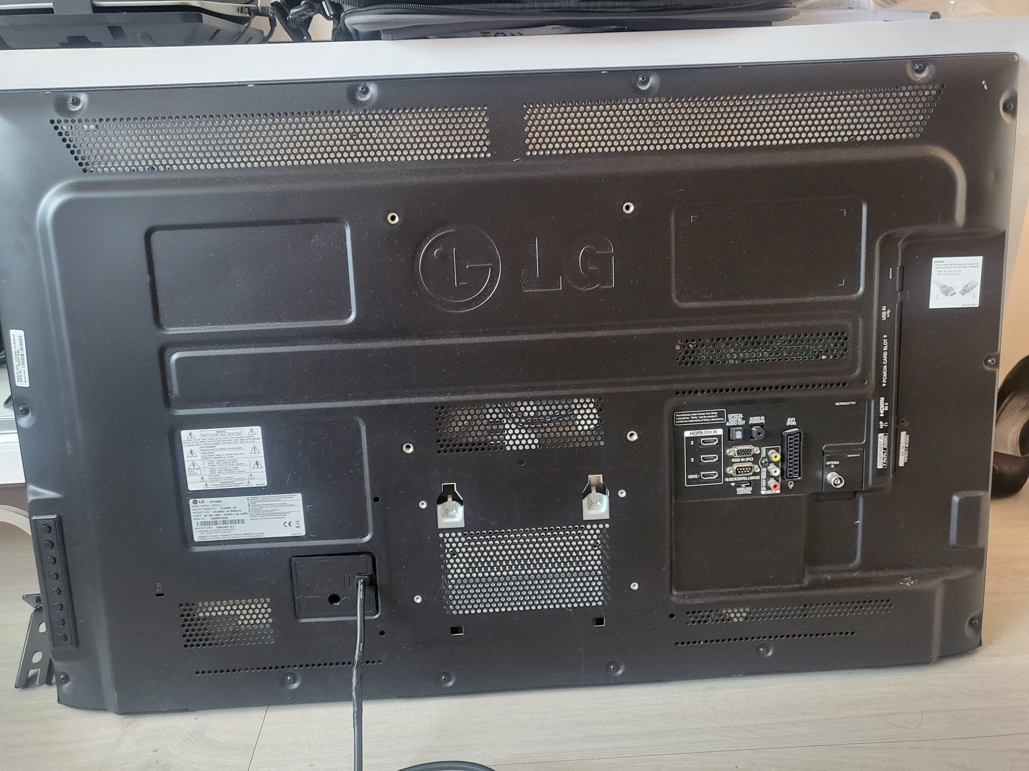 Телевизор LG 37 .