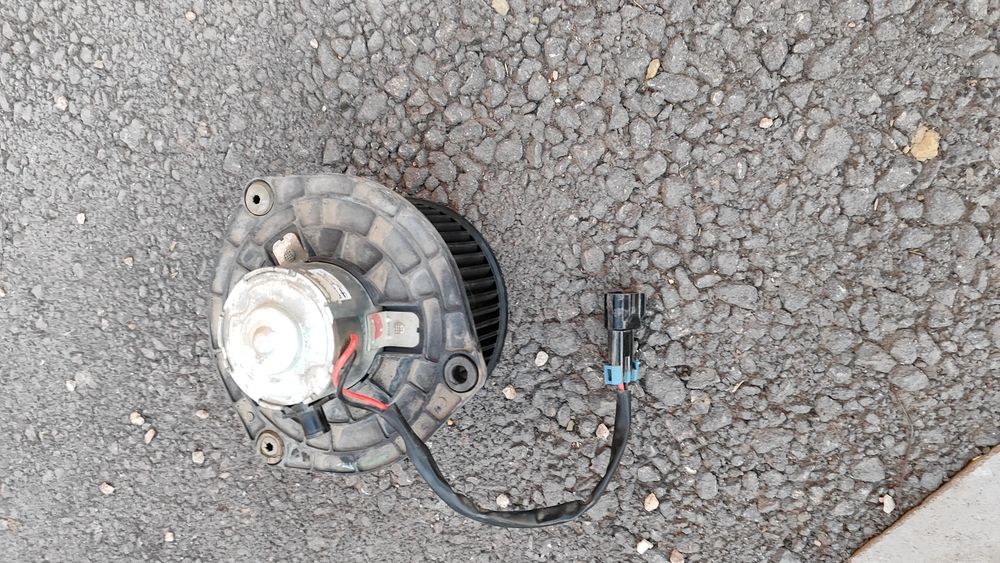 Продам на приору без кондиционера моторчик печки