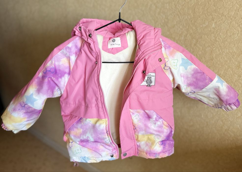 Продам теплую куртку для девочки 3-4 года