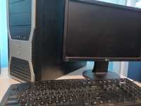 Vând Unitate Desktop cu Monitor și tastatură