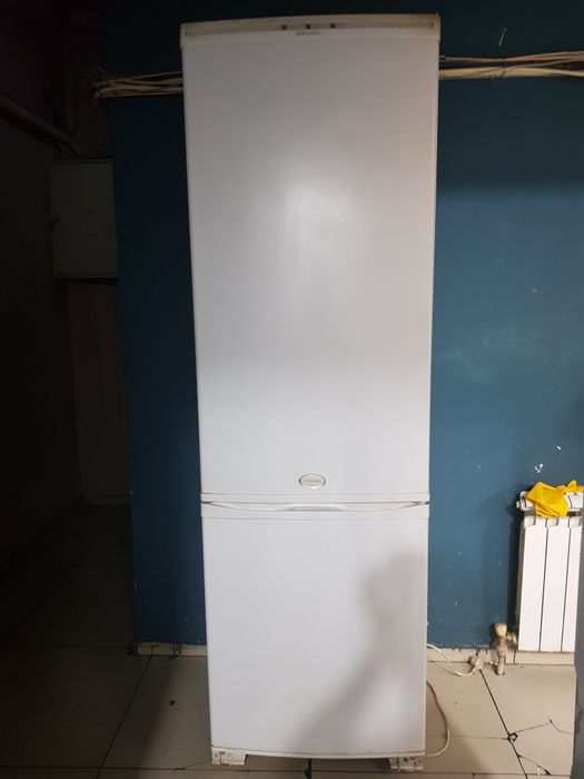 Холодильник ARISTON