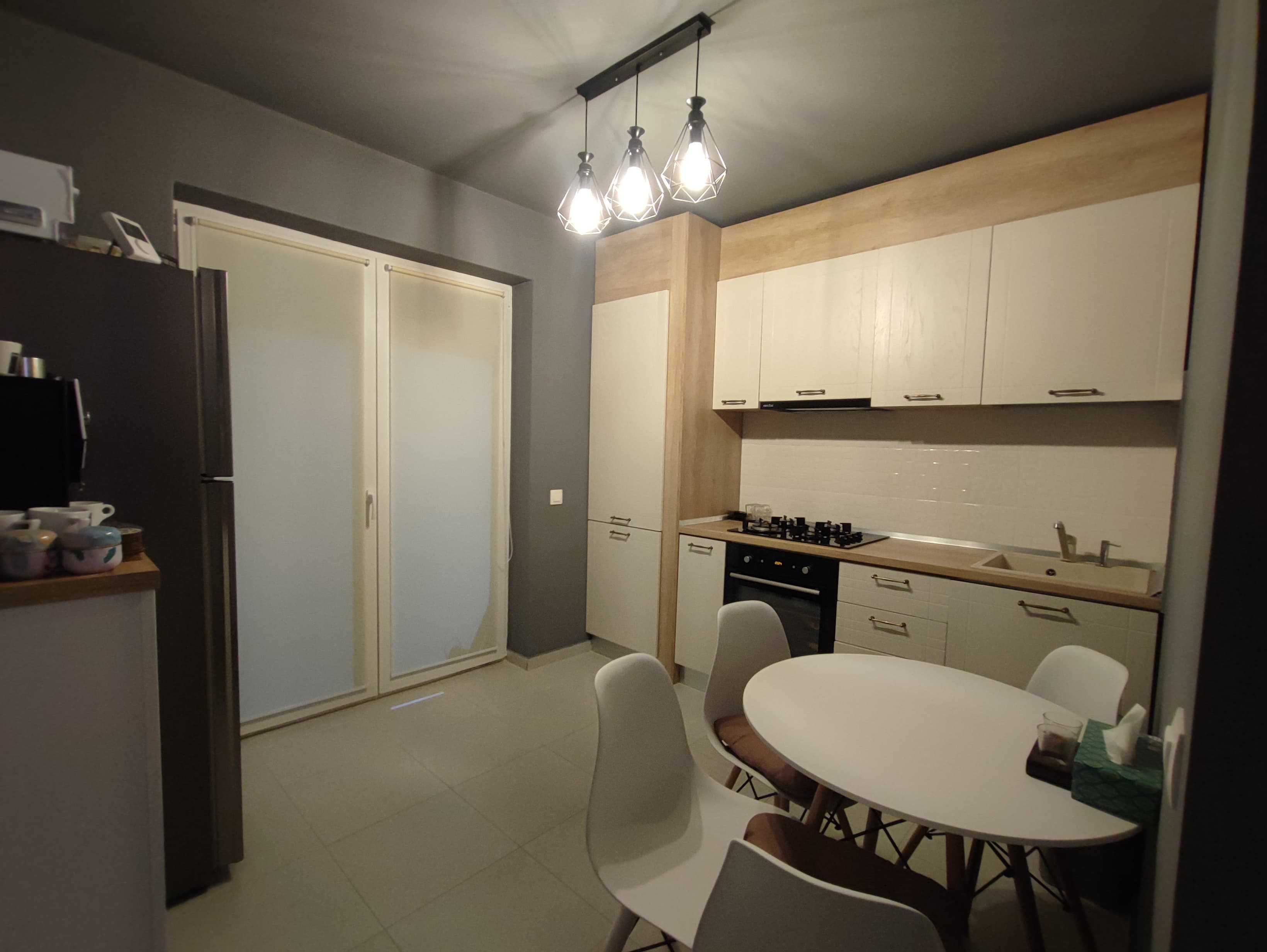 Ap 2 camere - N. Labis 53 - Zona Coresi - cu Parcare, Complet Echipat