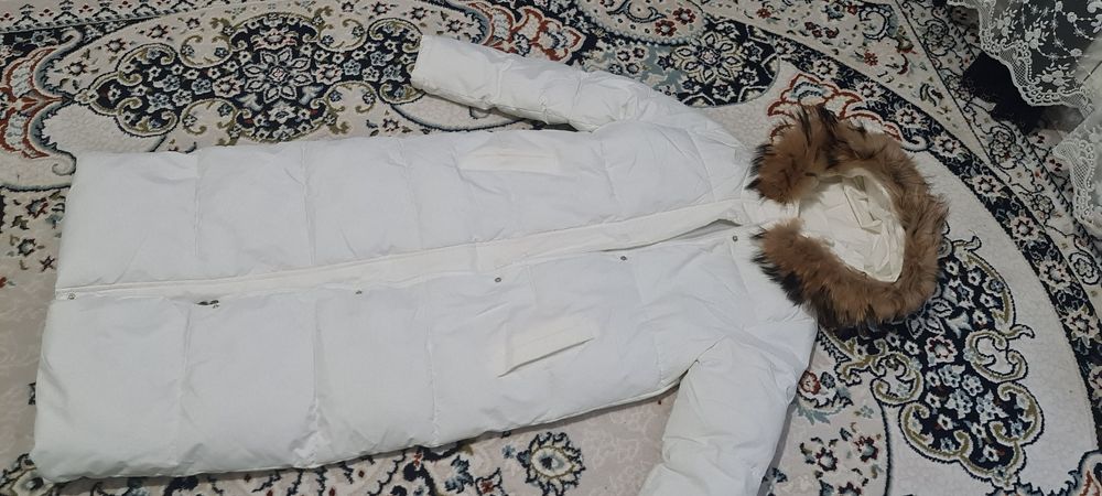 Продам белый пуховик