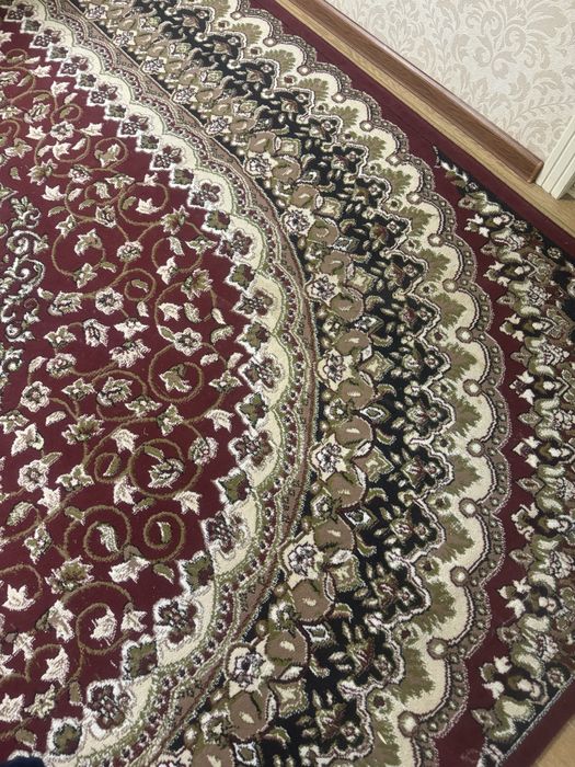 Ковры импортные несколько штук.