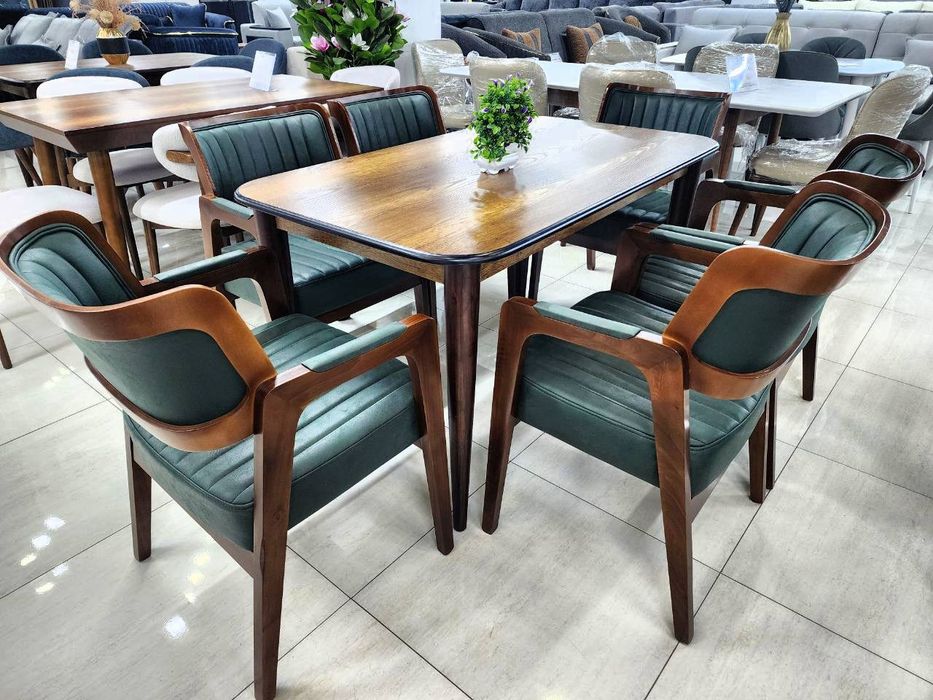 Обеденный стол и стулья по акции