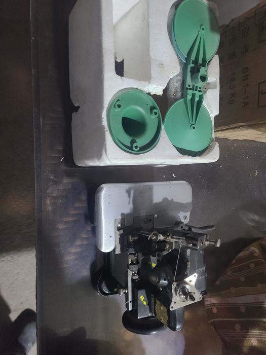 Оверлог почти новый