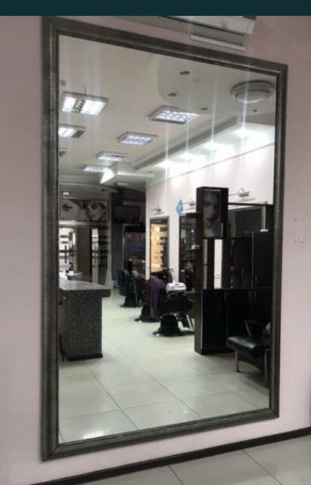 Зеркало в отличном состоянии .