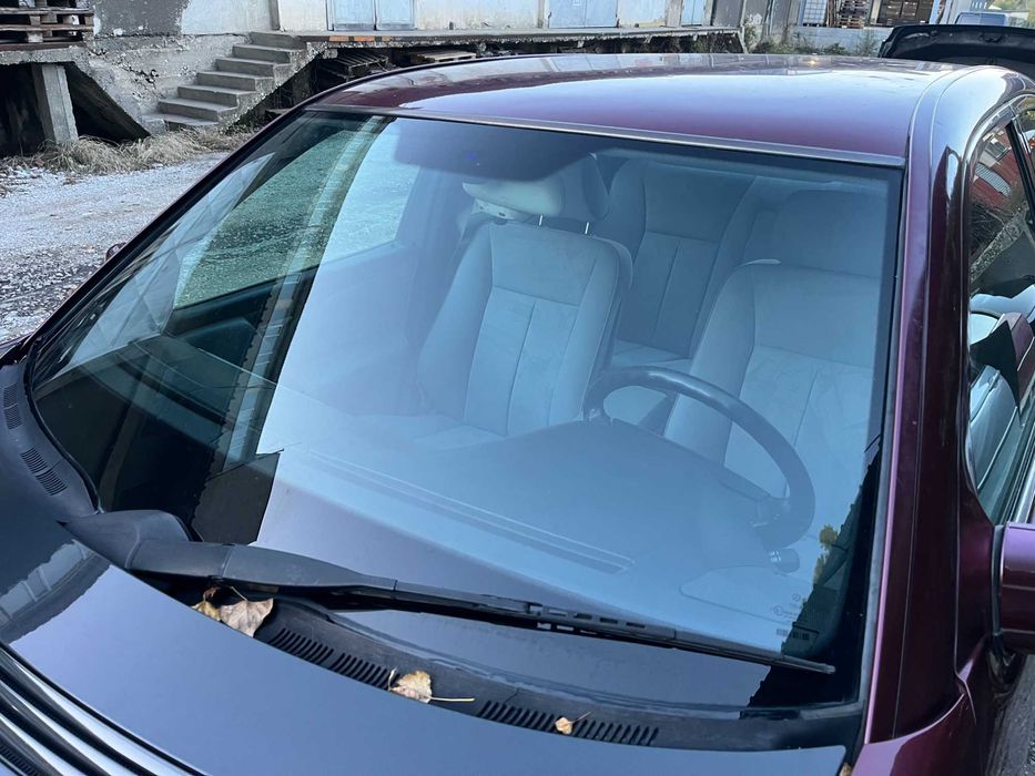 Предно стъкло за Mercedes E-class W210 (оригинално)