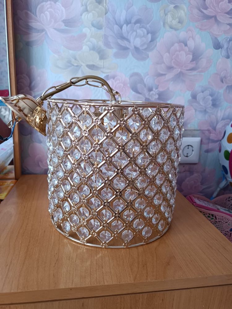 Продам люстры
