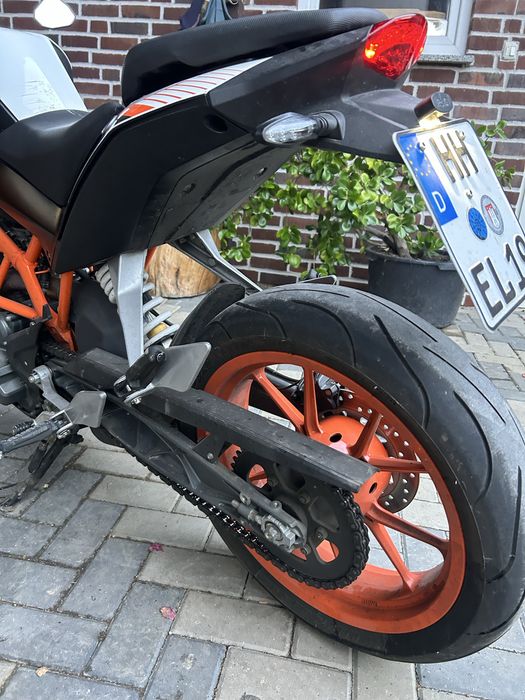 Vând ktm duke390