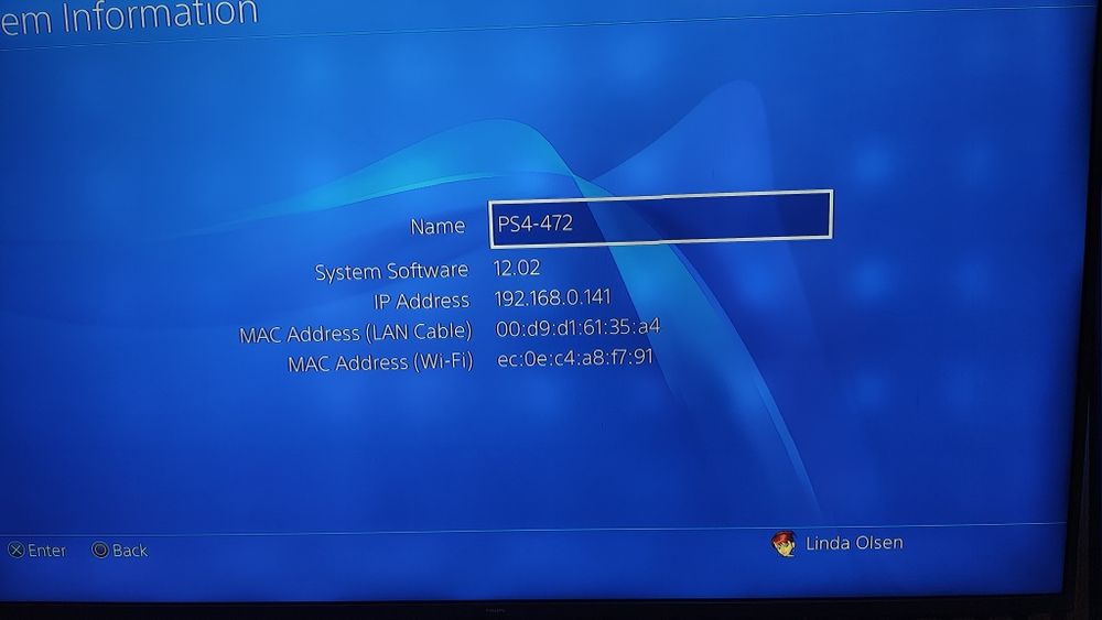 PlayStation 4 modabil cu maneta și 2 jocuri