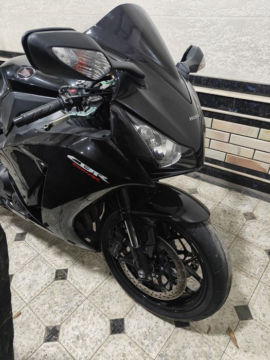 Honda cbr 1000rr fireblade