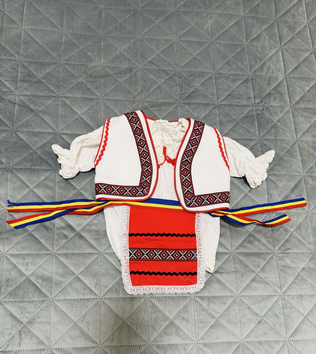 Costum popular 1-3 luni