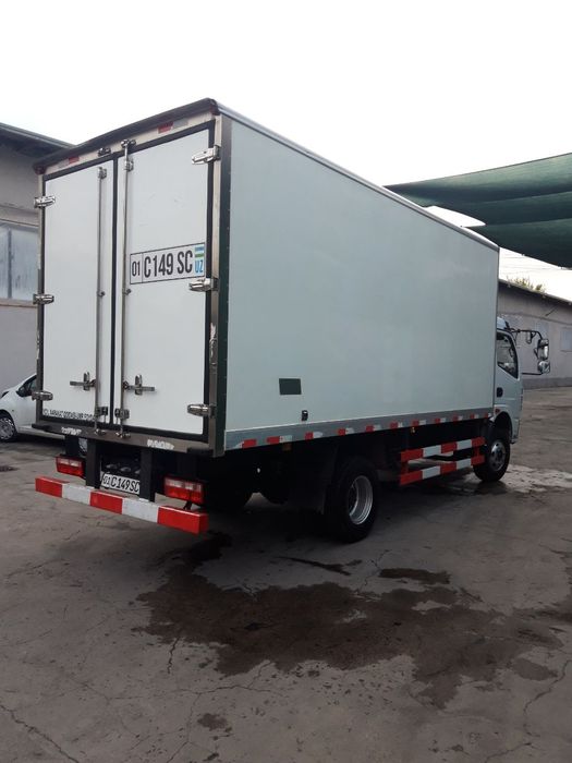 Донг фэн грузовая с рефрежератором состояния отличное