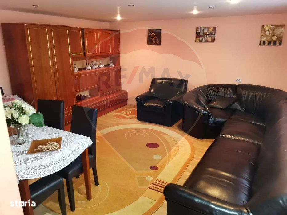 Casa traditionala De Vanzare cu 5 Hectare de teren