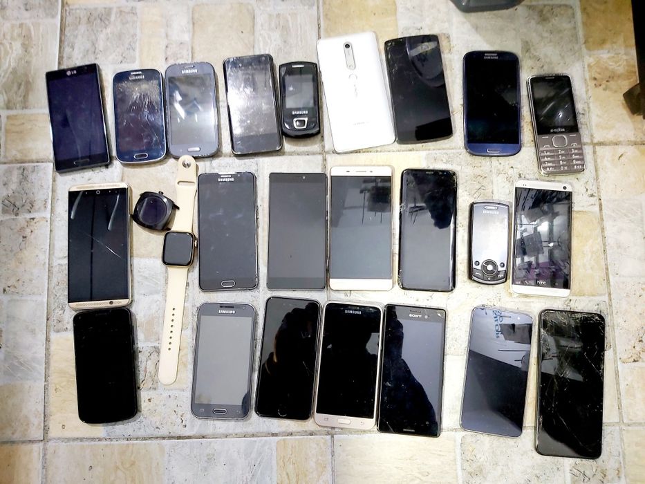 Lot telefoane pentru piese
