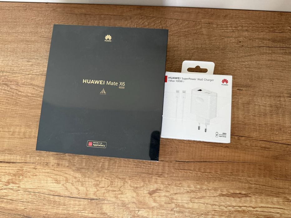 Huawei Mate X6 512GB Red + Подарък оригинален адаптоп