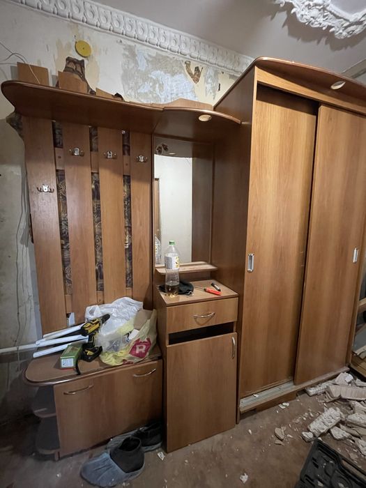 Продам большой шкаф в прихожую