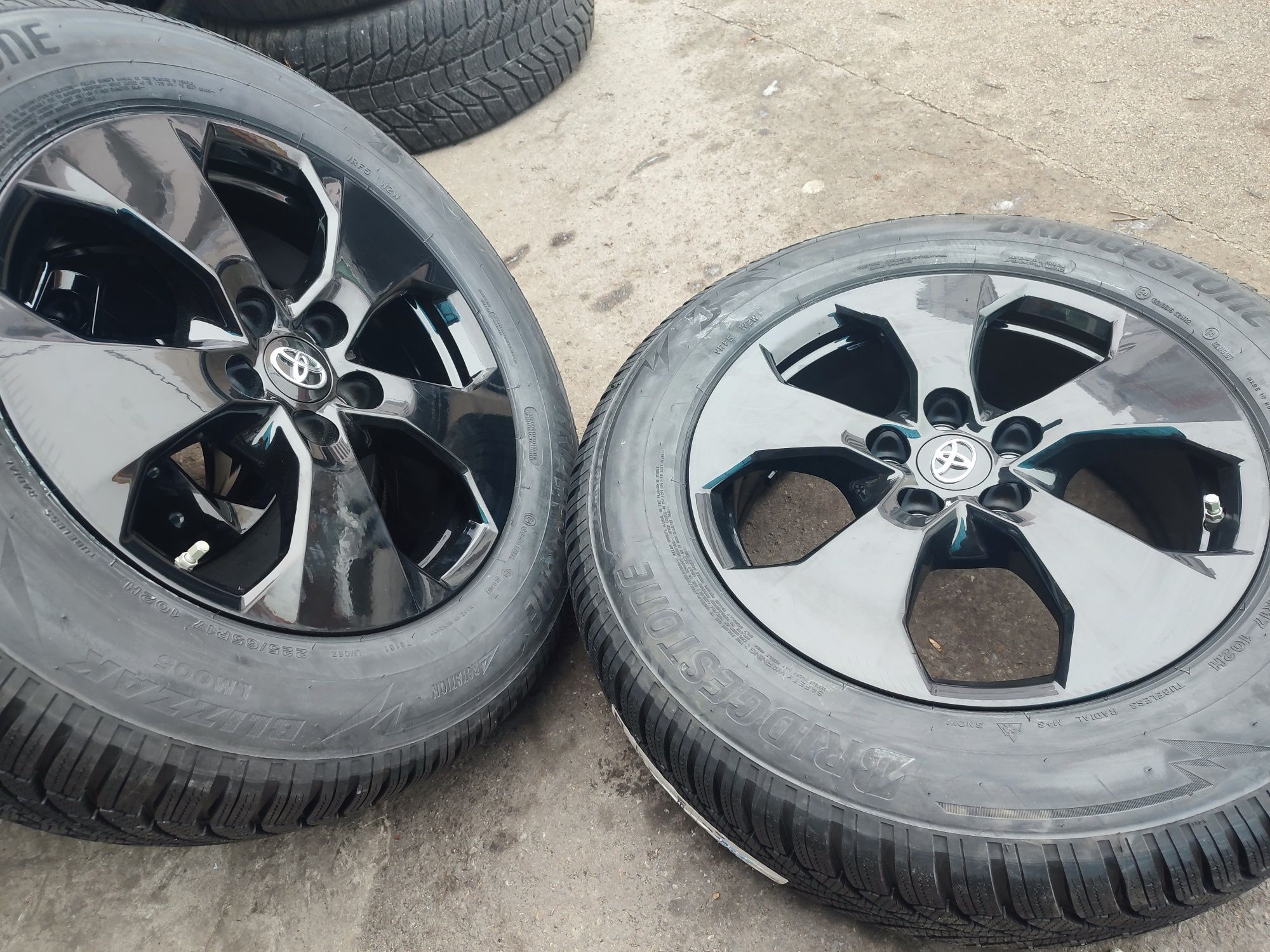 17" оригинални алуминиеви джанти за Toyota RAV4.